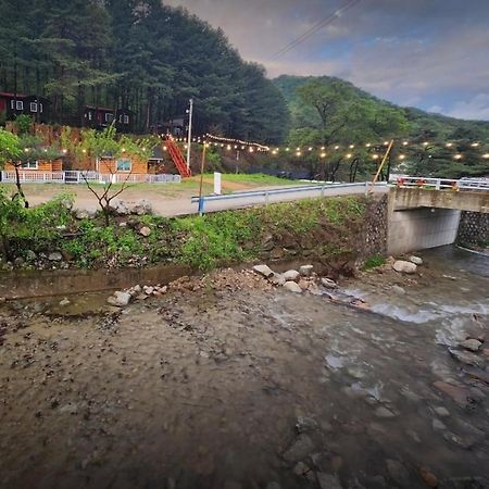 Hongcheon Gongjaksan Recreational Forest Pension Buitenkant foto