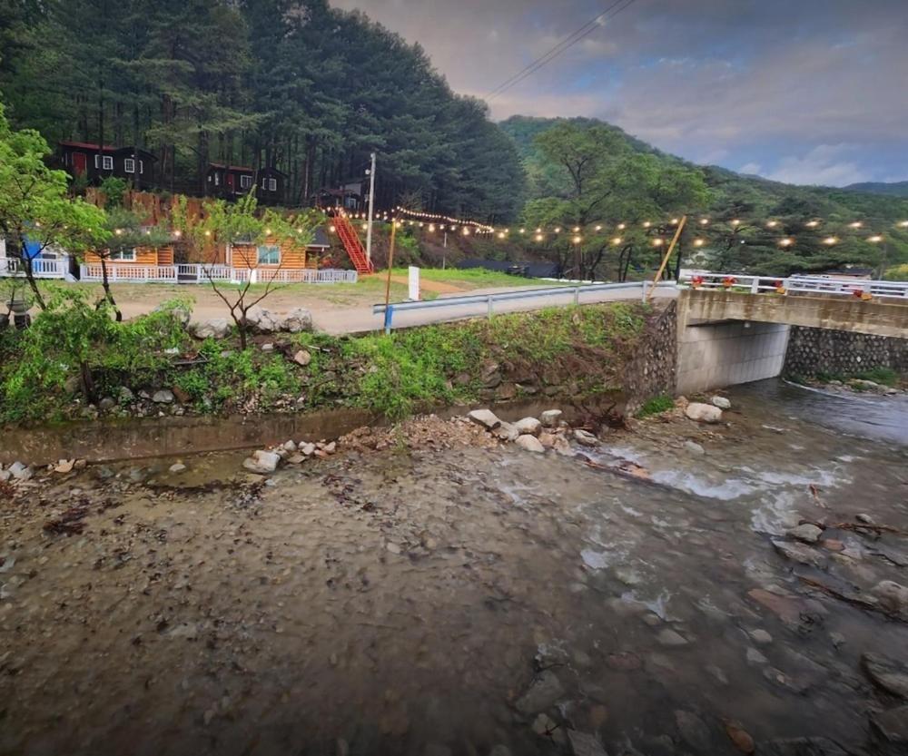 Hongcheon Gongjaksan Recreational Forest Pension Buitenkant foto