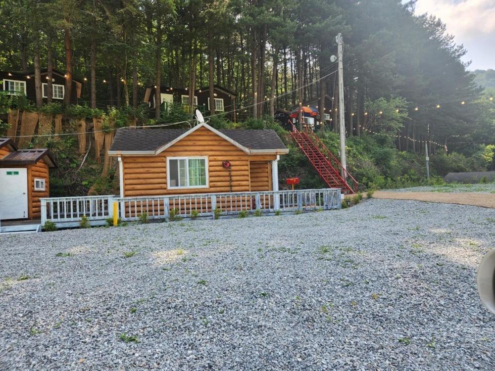 Hongcheon Gongjaksan Recreational Forest Pension Buitenkant foto