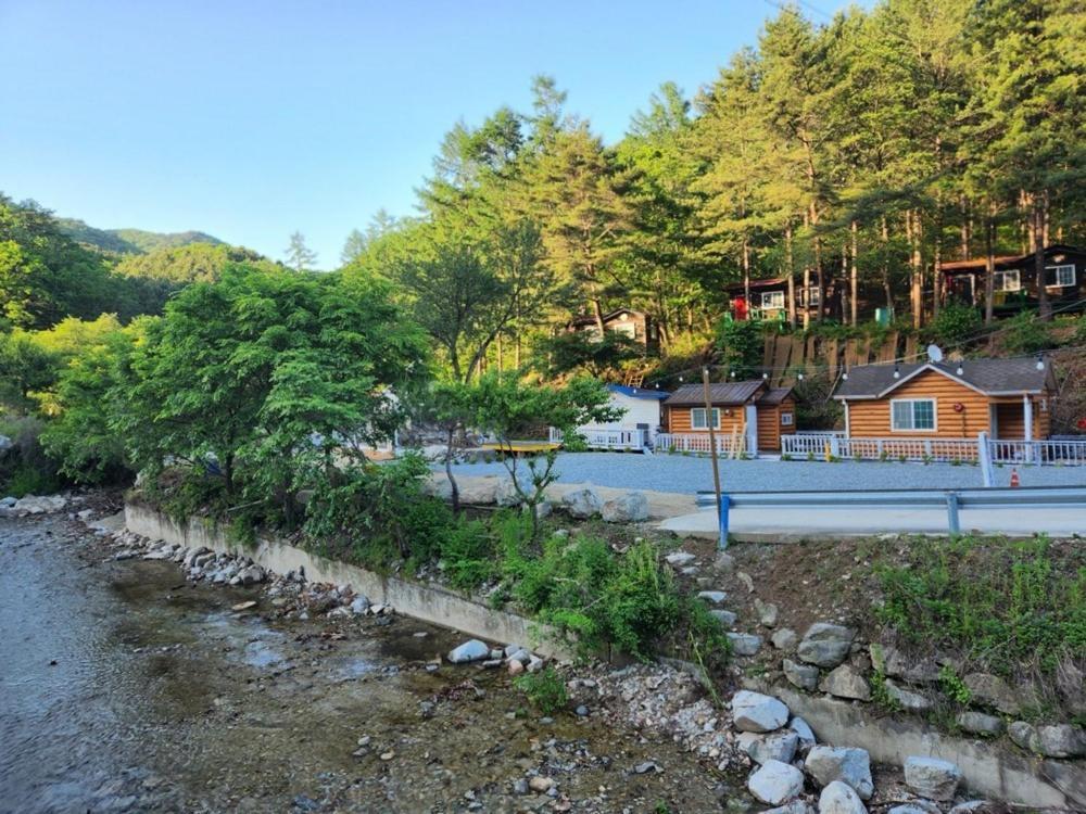 Hongcheon Gongjaksan Recreational Forest Pension Buitenkant foto