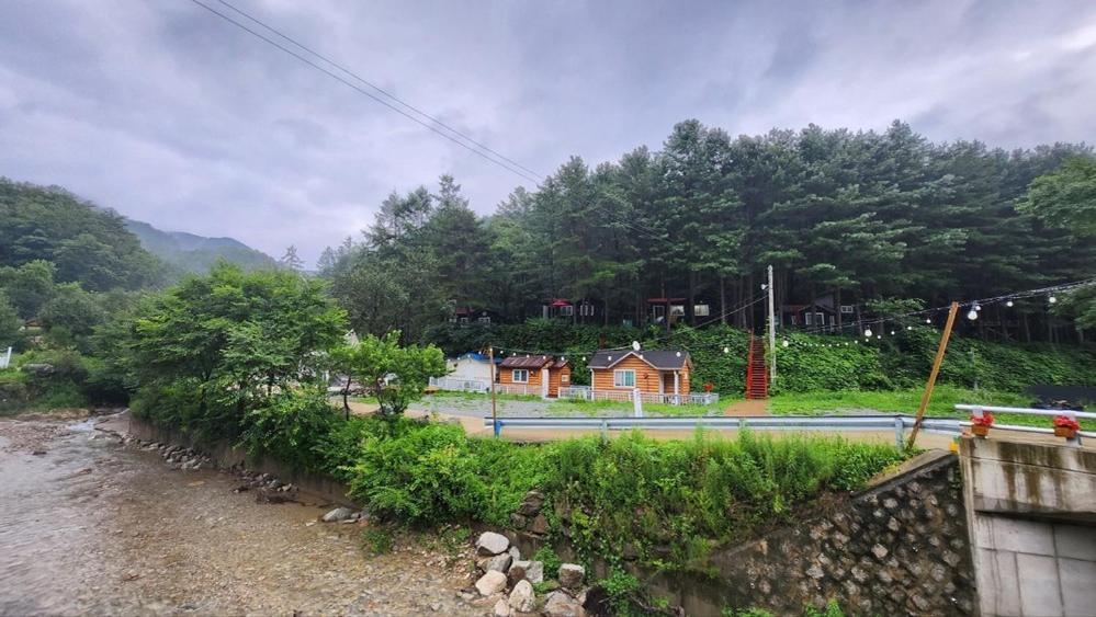 Hongcheon Gongjaksan Recreational Forest Pension Buitenkant foto